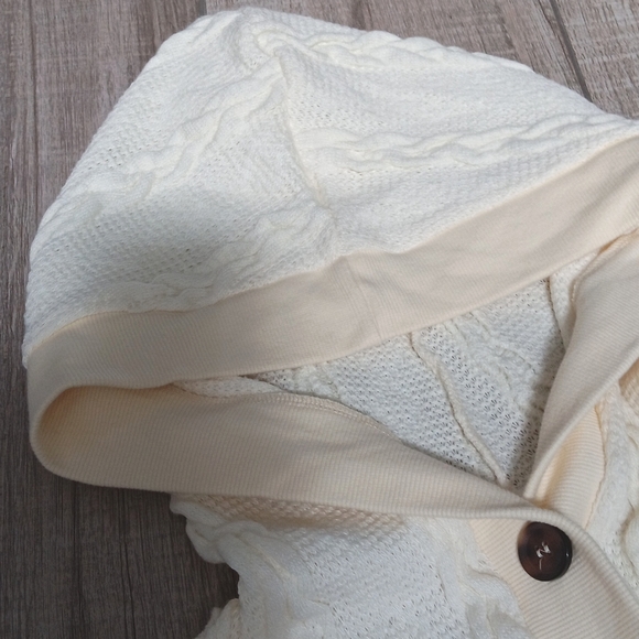 SIMPLE..SUZANNE BETRO..OVERSIZED BUTTON UP.. - Picture 4 of 8